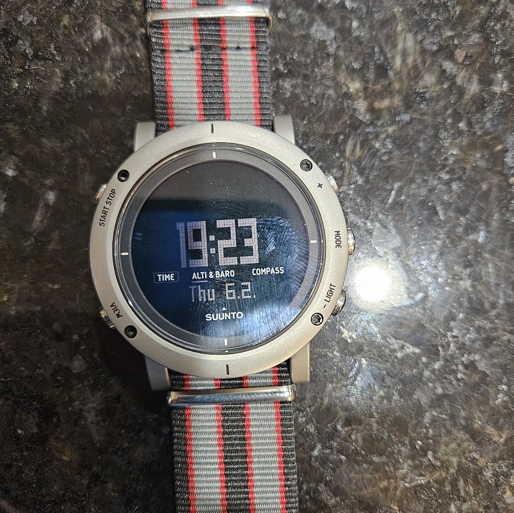 Suunto essentials with Gray and Red Nato Strap